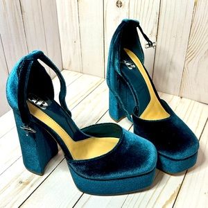 NWT GIANNI BINI Velvet Teal Platform, sz 6.5